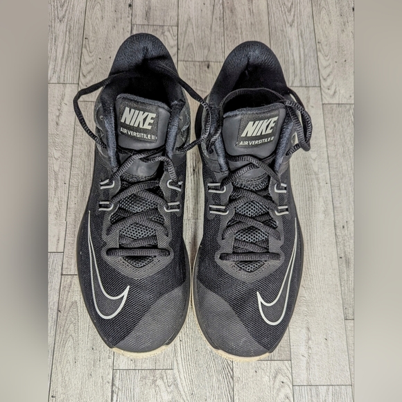 Nike Air Versatile 2 - Picture 3 of 8